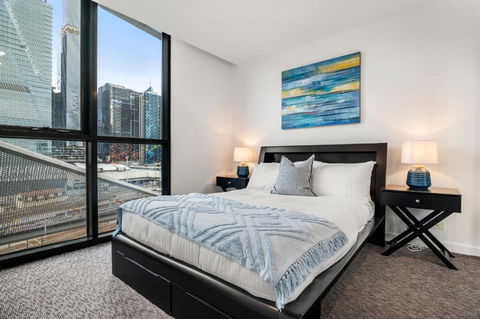 Rooftop Pool 2BR Apartment At Marvel Stadium With Free Parking - Accommodation Whitsundays 3
