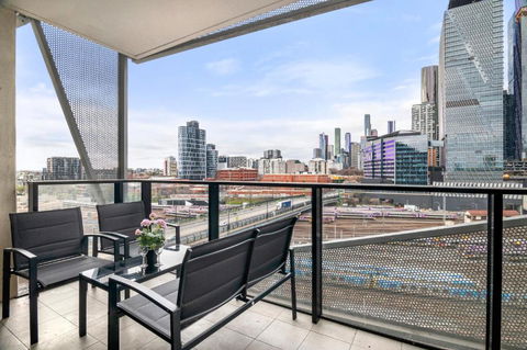 Rooftop Pool 2BR Apartment At Marvel Stadium With Free Parking - Accommodation Whitsundays 2