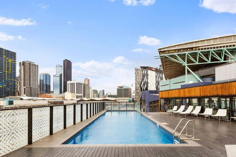 Rooftop Pool 2BR Apt At Marvel Stadium With Free Parking - Accommodation Whitsundays 3
