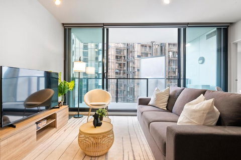 Rooftop Pool 2BR Apt At Marvel Stadium With Free Parking - Accommodation Whitsundays 1