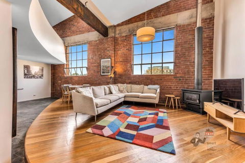 Rooftop Warehouse In Fitzroy - Accommodation Whitsundays 0