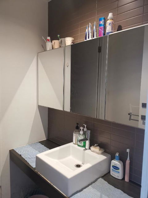 Room With King-size Bed Close To Melbourne CBD & Southern Cross Station - Accommodation Whitsundays 2