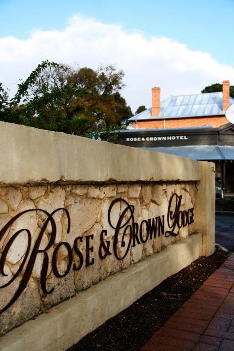 Rose & Crown Hotel - Accommodation Whitsundays 3