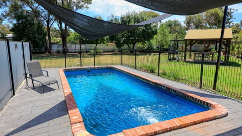 Rose City Motor Inn - Accommodation Whitsundays 2