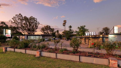 Rose City Motor Inn - Accommodation Whitsundays 0