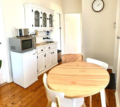 Rose End Cozy Apartment - Accommodation Whitsundays 2