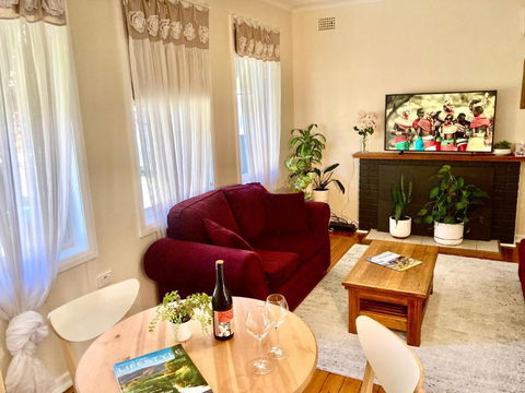 Rose End Cozy Apartment - Accommodation Whitsundays 1