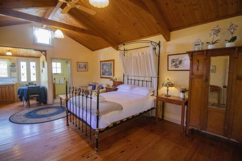 Rose Petal Cottage - Accommodation Whitsundays 2
