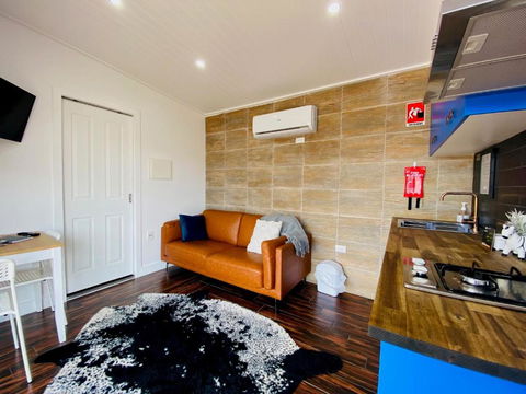 Rose Quartz - 1 Bed With Mountain Views - Kundalini Lodge - Accommodation Whitsundays 3