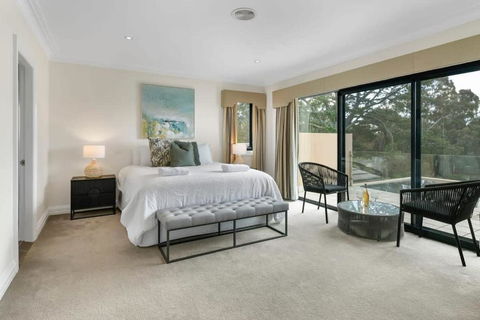 Roselawn Retreat - Pool, Incredible Views, Sleeps 8 - Accommodation Whitsundays 2