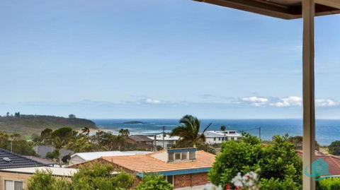 Rosies Retreat - 300m To The Sandy Shores Of Caves Beach - Accommodation Whitsundays 1