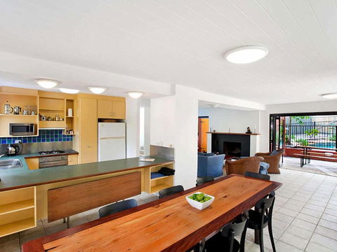 Ross Cres Spacious Private Beach House - Accommodation Whitsundays 3