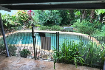 Royal Palm Cottage, Entire Two Bedroom 2 Bathroom House With Pool with Accommodation Whitsundays