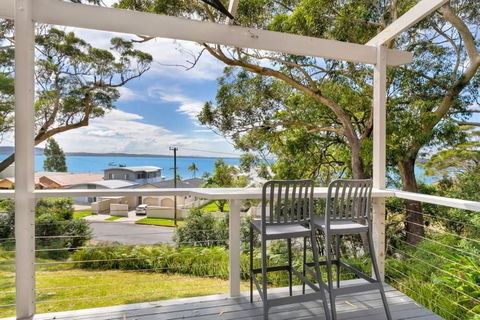 Sally Beach House With Ocean Views - Accommodation Whitsundays 0