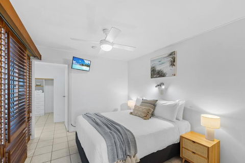 Salty Breeze - Rooftop Terrace & Jacuzzi - Accommodation Whitsundays 2
