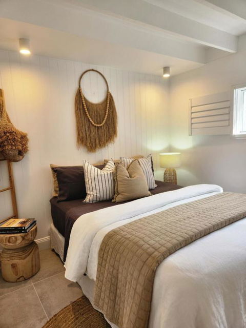 SALTY PALMS -Seaside Studio Apartment - Accommodation Whitsundays 1