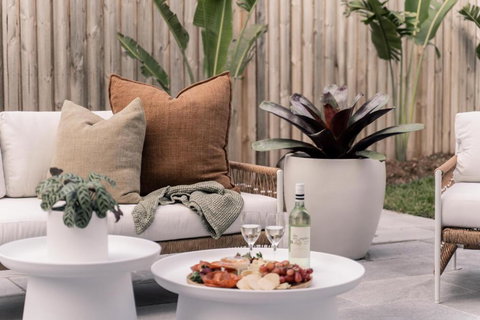 SALTY PALMS By The Sea - TWO - Accommodation Whitsundays 3