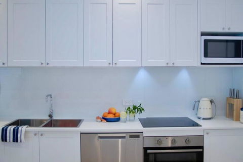 SALTY SNOOZE - Your Coastal Holiday House - Accommodation Whitsundays 3