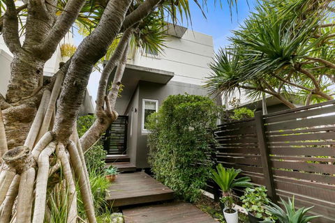 Sanctuary @ Sunshine - Accommodation Whitsundays 2