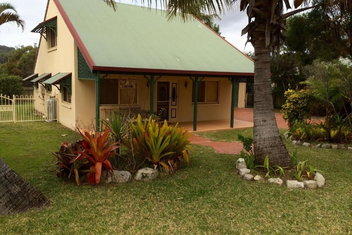Sand Piper Cottage Rainbow Beach with Accommodation Whitsundays