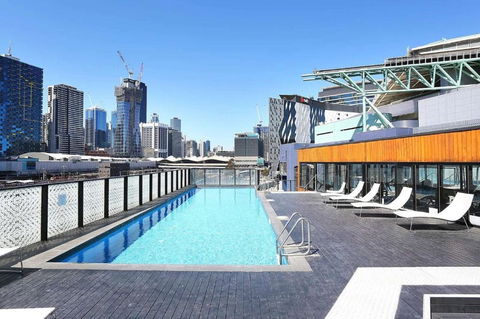 Rooftop Pool Stunning Apt At Marvel Stadium With Free Parking - Accommodation Whitsundays 2