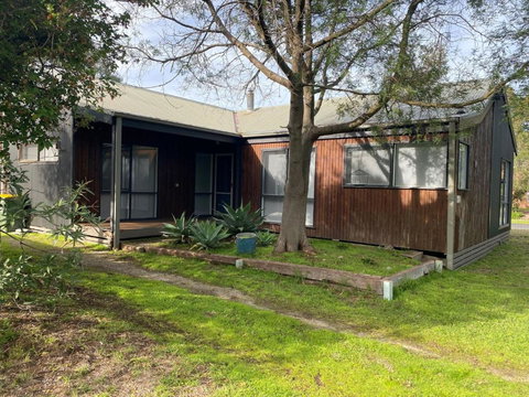 Sanders Beach House - Accommodation Whitsundays 0