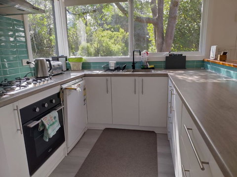 Sanders Beach House - Accommodation Whitsundays 2