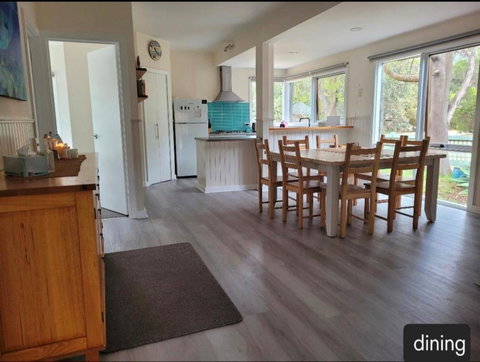 Sanders Beach House - Accommodation Whitsundays 3