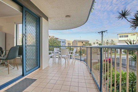 Sandalwood Unit 1 66 Lower Gay Tce - Accommodation Whitsundays 2