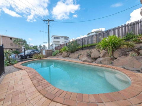 Sandalwood Unit 1 66 Lower Gay Tce - Accommodation Whitsundays 3