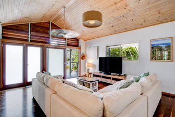 Sandalwood with Accommodation Whitsundays