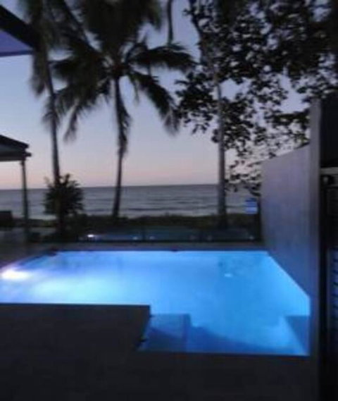 Sandcastle Retreat - Absolute Cairns Beachfront - Accommodation Whitsundays 1