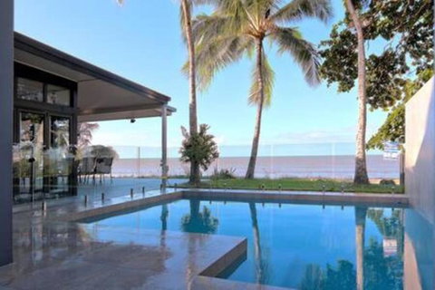 Sandcastle Retreat - Absolute Cairns Beachfront - Accommodation Whitsundays 0