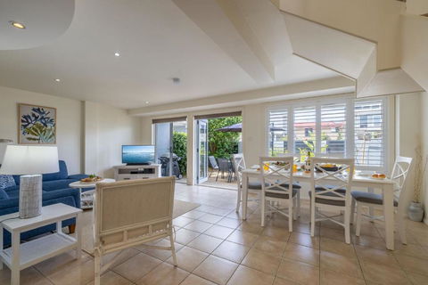 Sandcastles 4 -8 Ala Moana Way - Accommodation Whitsundays 1