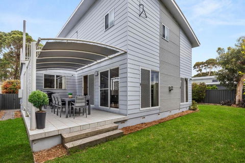 Sandlewood Breeze - Pet Friendly - Community Pool - Accommodation Whitsundays 0