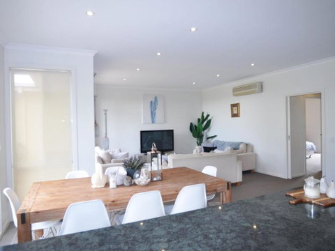 Sandpiper 3 - Close To Town And Beach - Accommodation Whitsundays 0