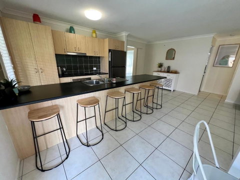 Sandstone Point 4-bedroom Home - Accommodation Whitsundays 0