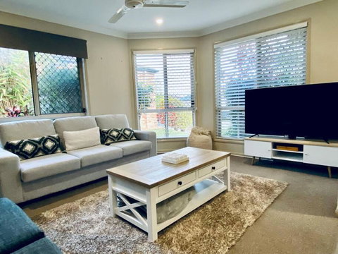 Sandstone Point Holiday Home - Accommodation Whitsundays 0