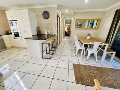 Sandstone Point Holiday Home - Accommodation Whitsundays 1