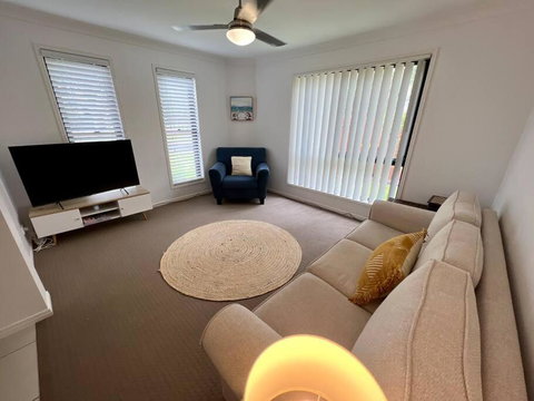 Sandstone Point Sleeps 10, 4-bedroom Home - Accommodation Whitsundays 1