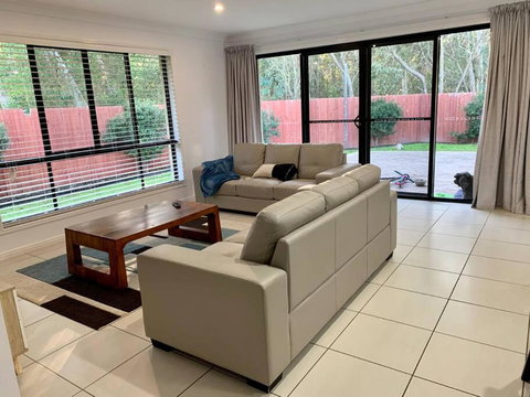 Sandstone Point Sleeps 10, 4-bedroom Home - Accommodation Whitsundays 0