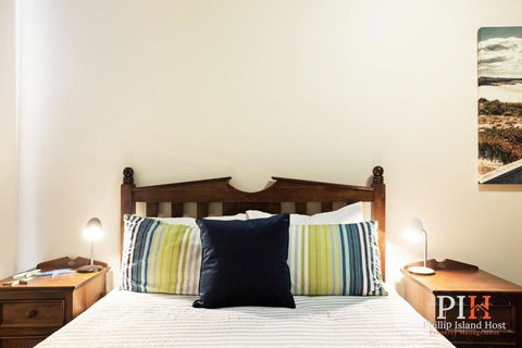 Sandy Bay Getaway W Spa 4 Bdr - Accommodation Whitsundays 2