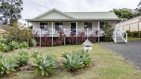 Sandy Cottage - Accommodation Whitsundays 0