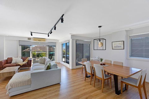 Sandy Cove Apartment The Entrance 8 - Accommodation Whitsundays 0