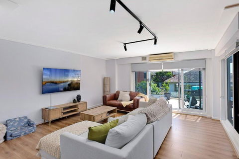 Sandy Cove Apartment The Entrance 8 - Accommodation Whitsundays 1