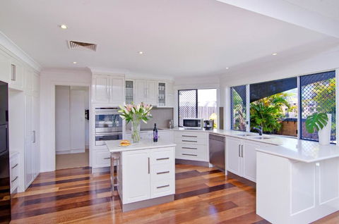 SEACLUSION 5 Bed Waterfront, Sleeps 12 - Accommodation Whitsundays 1