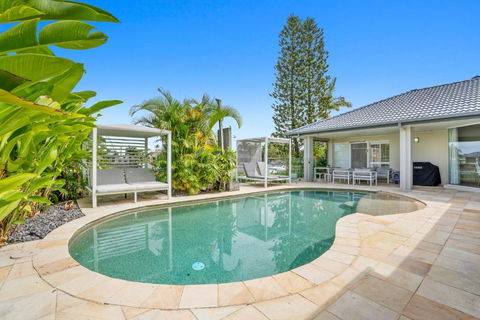 SEACLUSION 5 Bed Waterfront, Sleeps 12 - Accommodation Whitsundays 2