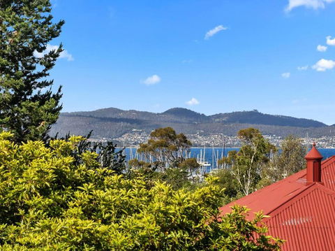 Sandy Bay Apartment With Hobart River View, Near UTAS - Stroll To Cafes And Shops - Accommodation Whitsundays 1