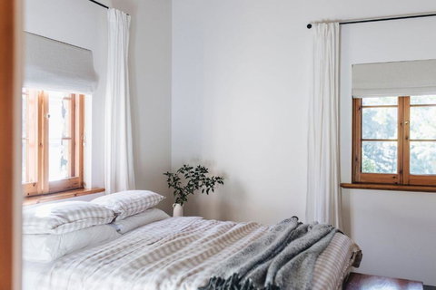 Secluded Stone Cottage Perfect For Couples Escape - Waterfalls - Accommodation Whitsundays 2