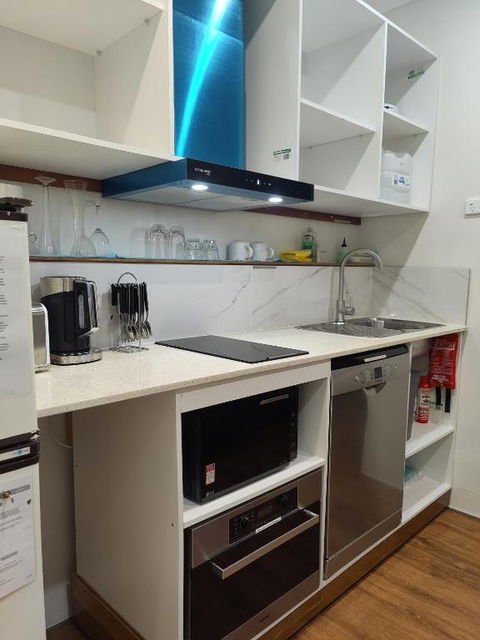 Short-long Term Private Smart Modern Studio - Accommodation Whitsundays 0